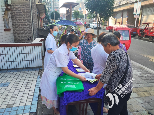 吴滩中心卫生院:开展老年健康宣传周活动