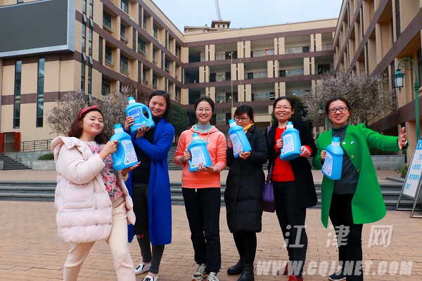 几江实验小学:欢庆"三八"节 趣味运动会乐开怀