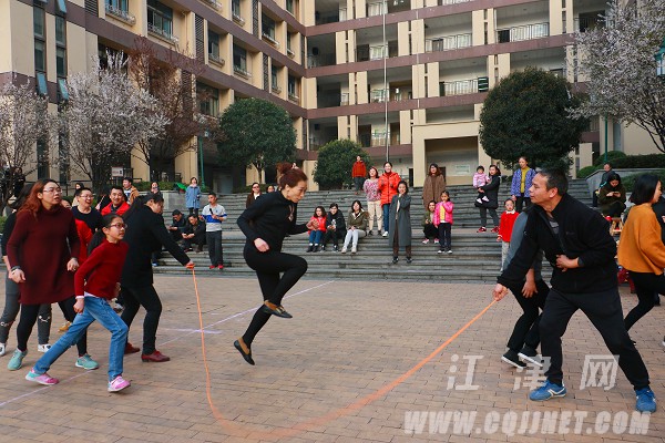 几江实验小学欢庆三八节趣味运动会乐开怀