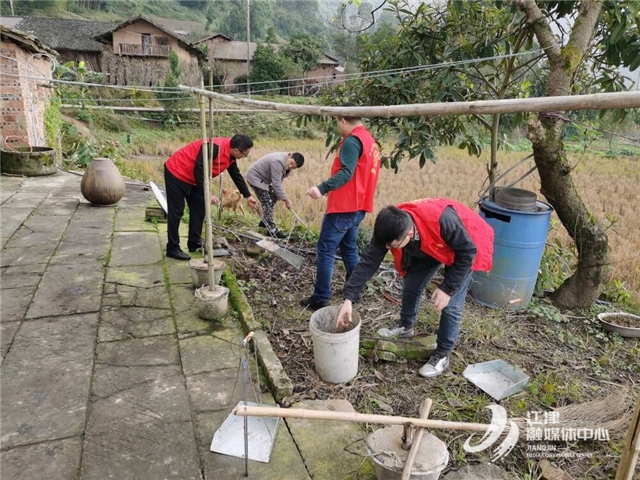 塘河镇农村开展人居环境整治村容村貌焕新颜
