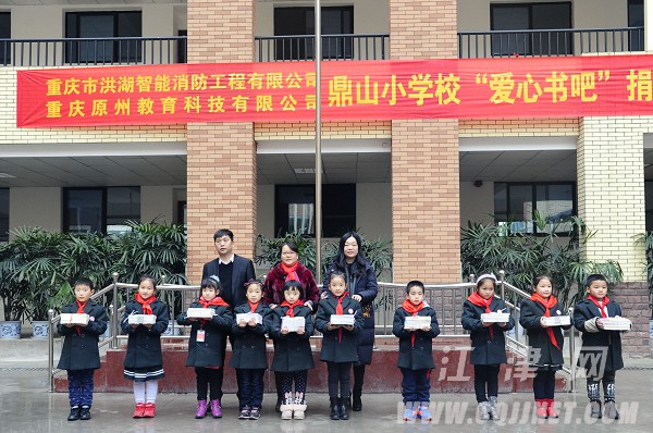 不过,江津鼎山小学操场上的气氛却一点也不"寒:重庆市洪湖智能消防